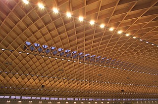 Detailed photo of the wooden roof construction of the Warnow Hansa exhibition hall in Rostock.