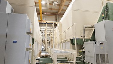 Die Hundegger Plattenbearbeitungsanlage. 