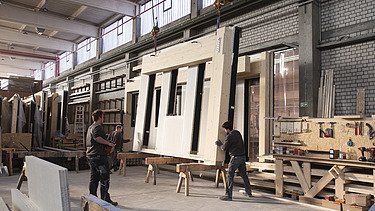 Photo of a timber frame construction element in the ZÜBLIN Timber production hall.