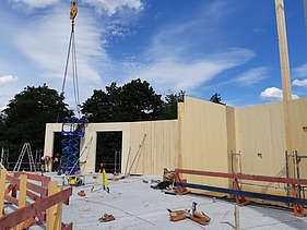 Photo of the wooden construction of the Globe Theater Coburg.