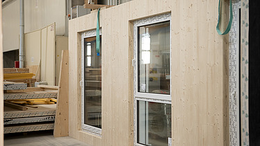 Photo of LENO-ADD exterior walls in production at ZÜBLIN Timber 
