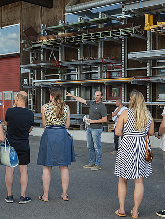 Geführte Werks- und Bürobesichtigungen zeigten anschaulich, wie Holzbauprojekte bei ZÜBLIN Timber entstehen.
