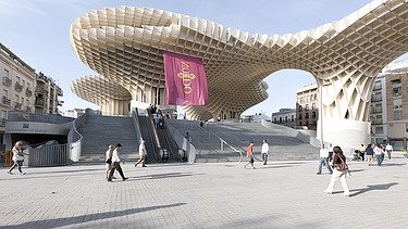 Foto der Pilzkonstruktion aus Holz des Metropol Parasols in Spanien.