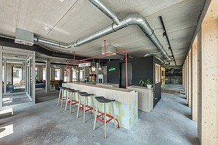 Photo of the student hall of residence in Golm. You can see a furnished common room.