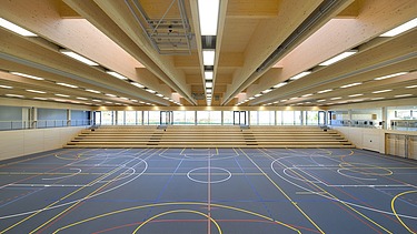 Photo of the triple sports hall in Stadtbergen. Interior view, sports hall.