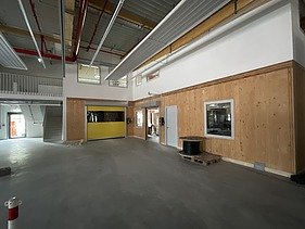 Photo of the interior fit-out of a commercial building. You can see LENO cross-laminated timber walls and ceilings.