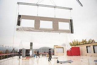 Photo of the Elias-Schrenk-Haus retirement home in Tuttlingen. You can see the installation of a LENO ADD external wall element.
