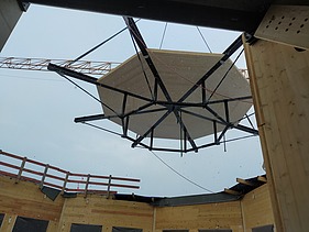 Foto der Holzbaumontage des Globe Theaters in Coburg.