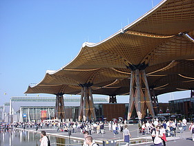 Photo of the EXPO roof in Hanover. Wooden roof construction.