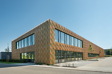 Logistikzentrum Elobau, Leutkirch Foto einer Lagerhalle aus Holz und mit Holzfassade. Logistikzentrum Elobau, Leutkirch.