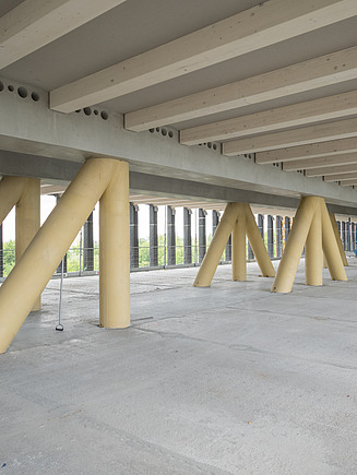 Das Holz-Hybrid-Hochhaus sowie das Verbindungshaus wurden von ZÜBLIN Timber ausgeführt. 