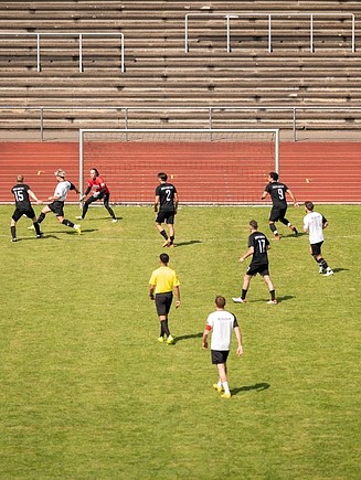 Foto von ZÜBLIN-Timber Fußball-Spieler auf dem Feld.