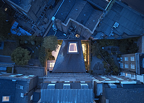 Foto einer Nachaufnahme von Gebäuden, bläuliche Farbstimmung