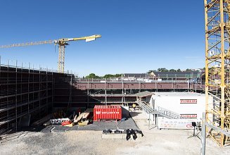 Photo of the school on the slope construction site.