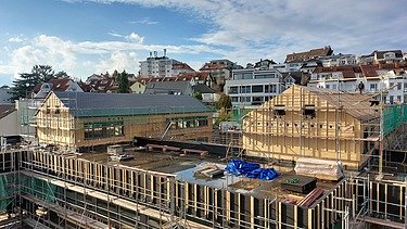 Exterior shot of the Schule am Hang, Frankfurt, construction site impression. 