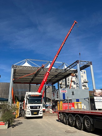 News ZÜBLIN Timber In order to be able to carry out the installation regardless of the weather, it takes place under a complete enclosure.