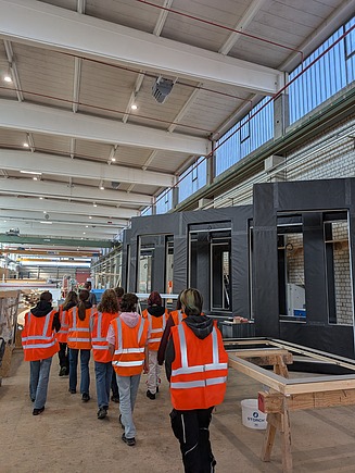 The girls at the LENO-Add production.