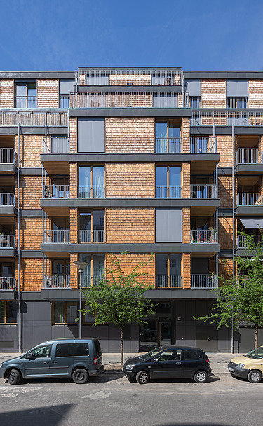 Neubau Müggelstraße, Berlin Foto einer mehrgeschossigen Wohnanlage aus Holz.