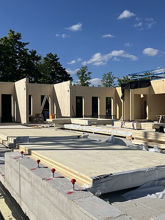 Foto der Holzbaumontage des Projekts AELF in Landshut.