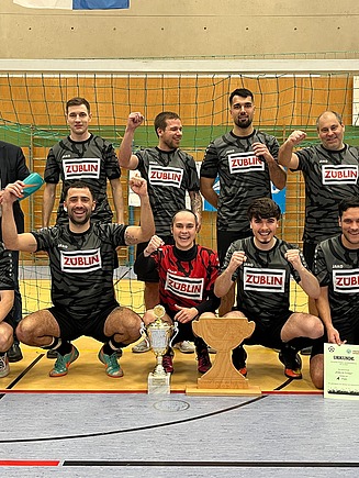 Foto der Hobby-Fußballmannschaft von ZÜBLIN Timber