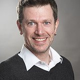 LENO-ADD Wand+Dämmung+Fassade. Kontakt Florian Steinhart Foto eines Mannes in grauem Pullover und weißen Hemds. Florian Steinhart.