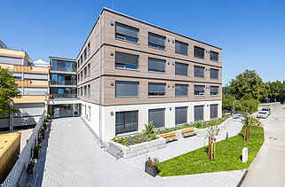 Photo of an exterior shot of the Elias-Schrenk-Haus retirement home, Tuttlingen. The building has a wooden façade.