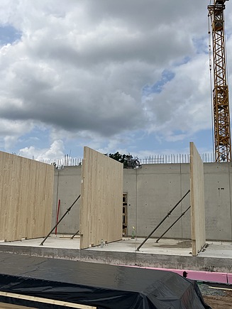 The building is being constructed using a hybrid timber-and-steel construction method, with a usable floor area of approximately 1,800 m².