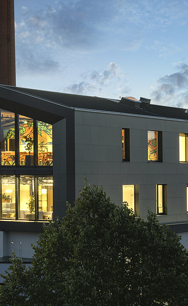 Photo of the Maisel Bros. brewery in Bayreuth. You can see the wooden extension from a distance.