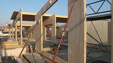 Photo of an assembly of LENO cross-laminated timber elements. Wooden extension.