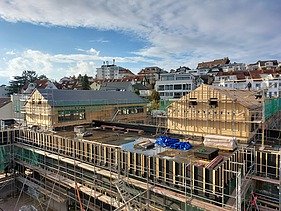 Exterior shot of the Schule am Hang, Frankfurt, construction site impression. 