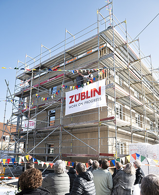 Lifting slogan from the workers at ZÜBLIN Timber.