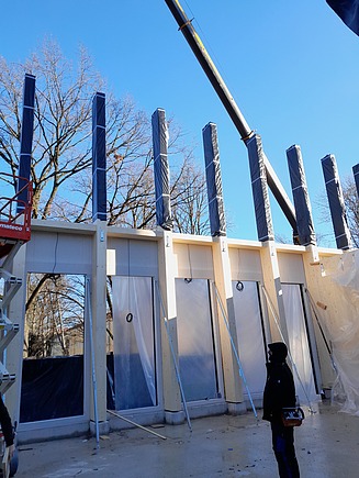 Aufbau der Tragstruktur in Holzbauweise.